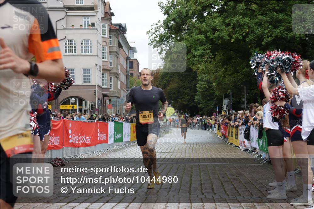 13.09.2026 - Kiel Lauf Yannick Fuchs http://msf.ph/oto/10444980 13.09.2026 12:14:16 Ziel 6182, 9253, 10912, 663, 2109, 10008, 10160, 10208, 2565, 11085, 10008, 10927 meine-sportfotos.de