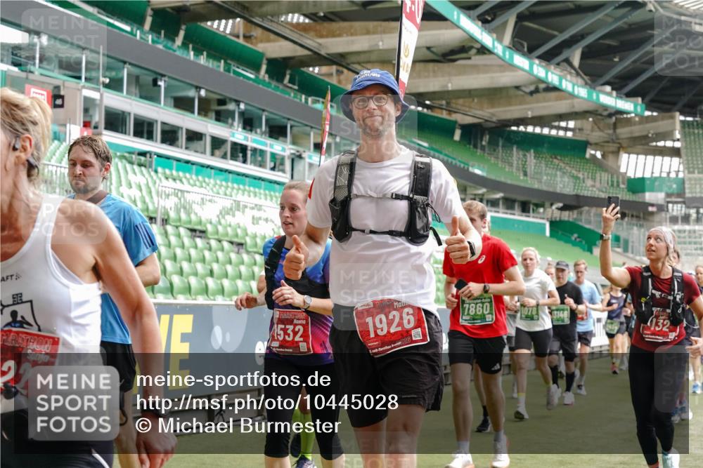 13.09.2026 - 21. swb-Marathon Bremen Michael Burmester http://msf.ph/oto/10445028 13.09.2026 13:07:52 Laufen im Stadion 132, 156, 310, 372, 489, 551, 607, 682, 716, 800, 808, 809, 831, 834, 846, 884, 911, 922, 1083, 1124, 1173, 1189, 1205, 1210, 1285, 1289, 1322, 1364, 1369, 1387, 1395, 1437, 1532, 1545, 1559, 1600, 1688, 1831, 1841, 1848, 1854, 1871, 1899, 1926, 1938, 2003, 2041, 2070, 2090, 2215, 2219, 2229, 2275, 2283, 2318, 2366, 2380, 2405, 2440, 2467, 2492, 2565, 2611, 2635, 2699, 2707, 2721, 2727, 2731, 2755, 2782, 2802, 2818, 2831, 2841, 2866, 2897, 2902, 2911, 2930, 2949, 2960 meine-sportfotos.de