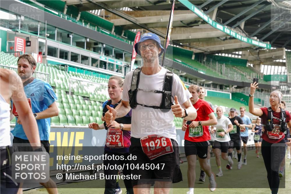 13.09.2026 - 21. swb-Marathon Bremen Michael Burmester http://msf.ph/oto/10445047 13.09.2026 13:07:52 Laufen im Stadion 132, 156, 310, 372, 489, 551, 607, 682, 716, 800, 808, 809, 831, 834, 846, 884, 911, 922, 1083, 1124, 1173, 1189, 1205, 1210, 1285, 1289, 1322, 1364, 1369, 1387, 1395, 1437, 1532, 1545, 1559, 1600, 1688, 1831, 1841, 1848, 1854, 1871, 1899, 1926, 1938, 2003, 2041, 2070, 2090, 2215, 2219, 2229, 2275, 2283, 2318, 2366, 2380, 2405, 2440, 2467, 2492, 2565, 2611, 2635, 2699, 2707, 2721, 2727, 2731, 2755, 2782, 2802, 2818, 2831, 2841, 2866, 2897, 2902, 2911, 2930, 2949, 2960 meine-sportfotos.de