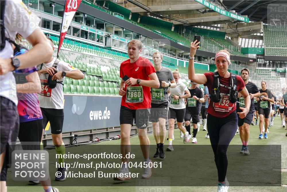 13.09.2026 - 21. swb-Marathon Bremen Michael Burmester http://msf.ph/oto/10445061 13.09.2026 13:07:53 Laufen im Stadion 132, 156, 310, 372, 489, 551, 607, 682, 716, 800, 808, 809, 831, 834, 846, 884, 911, 922, 1083, 1124, 1173, 1189, 1205, 1210, 1285, 1289, 1322, 1364, 1369, 1387, 1395, 1437, 1532, 1545, 1559, 1600, 1688, 1831, 1841, 1848, 1854, 1871, 1899, 1926, 1938, 2003, 2041, 2070, 2090, 2215, 2219, 2229, 2275, 2283, 2318, 2366, 2380, 2405, 2440, 2467, 2492, 2565, 2611, 2635, 2699, 2707, 2721, 2727, 2731, 2755, 2782, 2802, 2818, 2831, 2841, 2866, 2897, 2902, 2911, 2930, 2949, 2960 meine-sportfotos.de