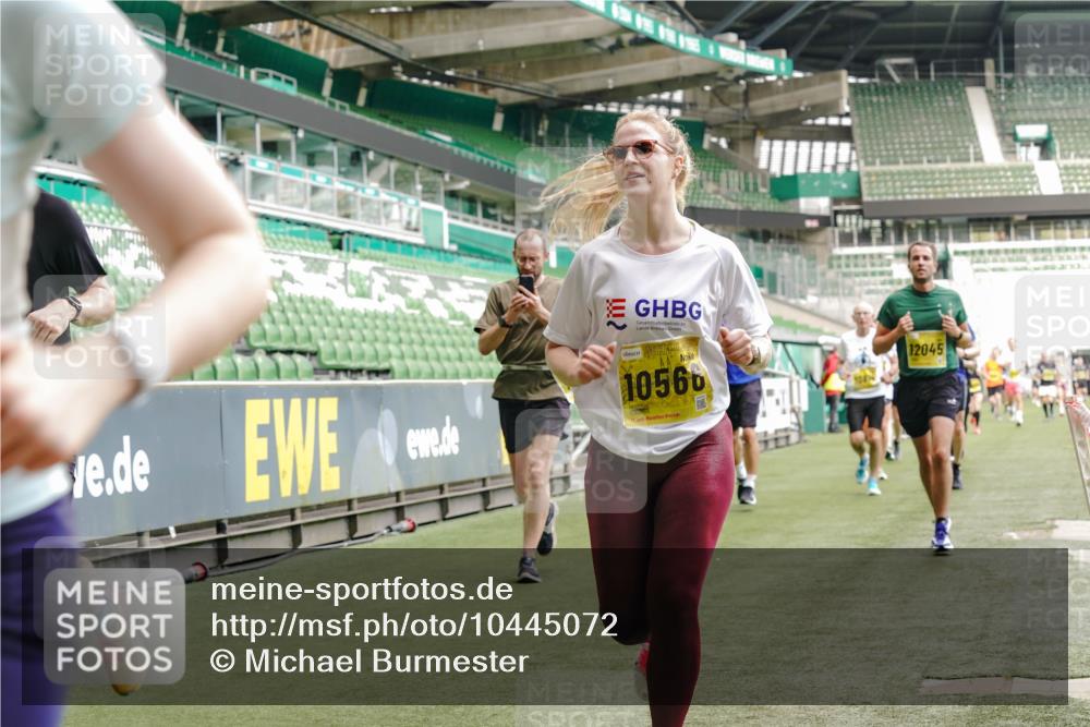 13.09.2026 - 21. swb-Marathon Bremen Michael Burmester http://msf.ph/oto/10445072 13.09.2026 10:29:05 Laufen im Stadion 10162, 10170, 10183, 10189, 10200, 10218, 10223, 10253, 10267, 10270, 10293, 10294, 10316, 10329, 10334, 10348, 10381, 10393, 10421, 10426, 10467, 10508, 10525, 10537, 10538, 10544, 10585, 10594, 10655, 10709, 10734, 10739, 10761, 10763, 10770, 10814, 10825, 10827, 10835, 10840, 10846, 10876, 10910, 10917, 10923, 10966, 10993, 11005, 11007, 11018, 11035, 11058, 11076, 11087, 11092, 11109, 11111, 11170 meine-sportfotos.de