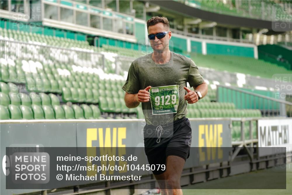 13.09.2026 - 21. swb-Marathon Bremen Michael Burmester http://msf.ph/oto/10445079 13.09.2026 12:45:42 Laufen im Stadion 195, 280, 339, 474, 493, 508, 567, 681, 697, 715, 788, 1017, 1034, 1181, 1241, 1264, 1277, 1301, 1335, 1696, 1863, 1937, 1975, 2020, 2084, 2087, 2297, 2889, 3092, 3271, 3609, 4110, 4118, 4157, 4328, 5024, 5092, 5238, 5283, 5674, 5719, 5996, 6918, 6973, 7206, 7265, 7336, 7478, 7715, 8028, 8054, 8096, 8319, 8325, 8331, 8670, 8701, 8756, 8936, 9070, 9129, 9273, 9306, 9495, 9583, 9642, 13063, 13168, 13237, 439, 1411, 1667, 1822, 1850 meine-sportfotos.de