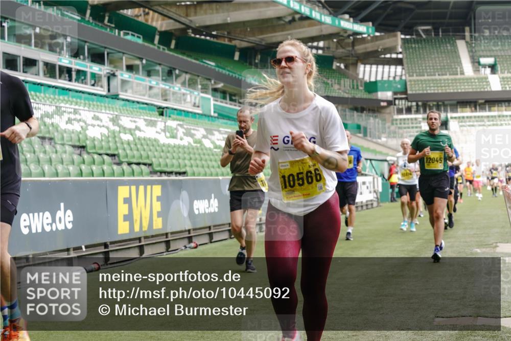13.09.2026 - 21. swb-Marathon Bremen Michael Burmester http://msf.ph/oto/10445092 13.09.2026 10:29:06 Laufen im Stadion 10162, 10170, 10183, 10189, 10200, 10218, 10223, 10253, 10267, 10270, 10293, 10294, 10316, 10329, 10334, 10348, 10381, 10393, 10421, 10426, 10467, 10508, 10525, 10537, 10538, 10544, 10585, 10594, 10655, 10709, 10734, 10739, 10761, 10763, 10764, 10770, 10814, 10825, 10827, 10835, 10840, 10846, 10876, 10910, 10917, 10923, 10966, 10993, 11005, 11007, 11018, 11035, 11058, 11076, 11087, 11092, 11109, 11111, 11170 meine-sportfotos.de