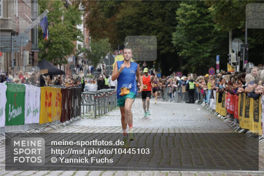 13.09.2026 - Kiel Lauf Yannick Fuchs http://msf.ph/oto/10445103 13.09.2026 12:14:32 Ziel 2565, 11085, 6182, 9253, 10208, 10912, 7208, 9316, 2109, 10208 meine-sportfotos.de