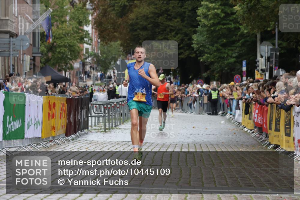 13.09.2026 - Kiel Lauf Yannick Fuchs http://msf.ph/oto/10445109 13.09.2026 12:14:33 Ziel 2565, 11085, 6182, 9253, 10208, 10912, 7208, 9316, 10208 meine-sportfotos.de