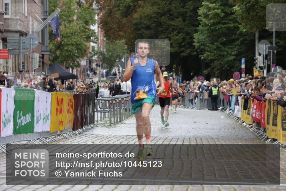 13.09.2026 - Kiel Lauf Yannick Fuchs http://msf.ph/oto/10445123 13.09.2026 12:14:33 Ziel 2565, 11085, 6182, 9253, 10208, 10912, 7208, 9316, 10208 meine-sportfotos.de