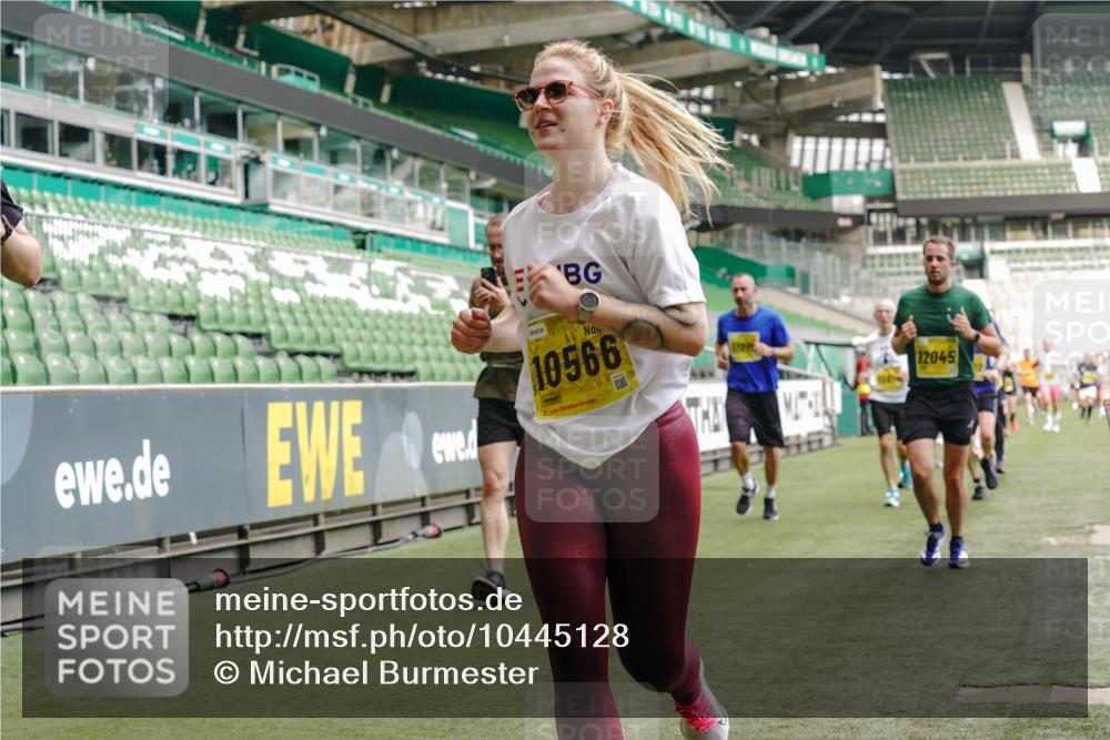 13.09.2026 - 21. swb-Marathon Bremen Michael Burmester http://msf.ph/oto/10445128 13.09.2026 10:29:06 Laufen im Stadion 10162, 10170, 10183, 10189, 10200, 10218, 10223, 10253, 10267, 10270, 10293, 10294, 10316, 10329, 10334, 10348, 10381, 10393, 10421, 10426, 10467, 10508, 10525, 10537, 10538, 10544, 10585, 10594, 10655, 10709, 10734, 10739, 10761, 10763, 10764, 10770, 10814, 10825, 10827, 10835, 10840, 10846, 10876, 10910, 10917, 10923, 10966, 10993, 11005, 11007, 11018, 11035, 11058, 11076, 11087, 11092, 11109, 11111, 11170 meine-sportfotos.de