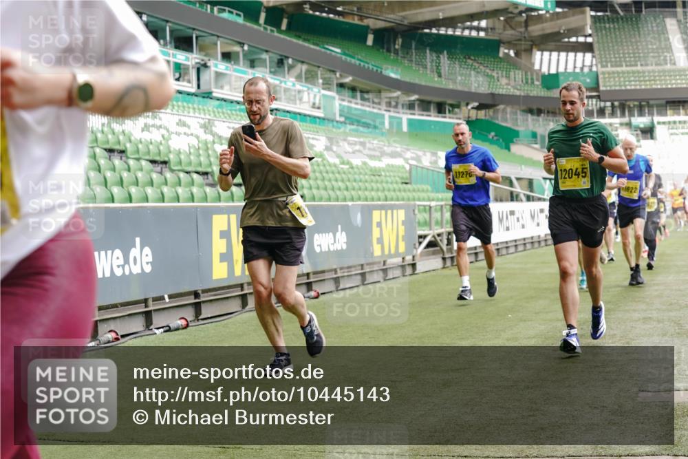13.09.2026 - 21. swb-Marathon Bremen Michael Burmester http://msf.ph/oto/10445143 13.09.2026 10:29:07 Laufen im Stadion 10162, 10170, 10183, 10189, 10200, 10218, 10223, 10253, 10267, 10270, 10293, 10294, 10316, 10329, 10334, 10348, 10381, 10393, 10421, 10426, 10467, 10508, 10525, 10537, 10538, 10544, 10585, 10594, 10655, 10709, 10734, 10739, 10761, 10763, 10764, 10770, 10814, 10825, 10827, 10835, 10840, 10846, 10876, 10910, 10917, 10923, 10966, 10993, 11005, 11007, 11018, 11035, 11058, 11076, 11087, 11092, 11109, 11170 meine-sportfotos.de