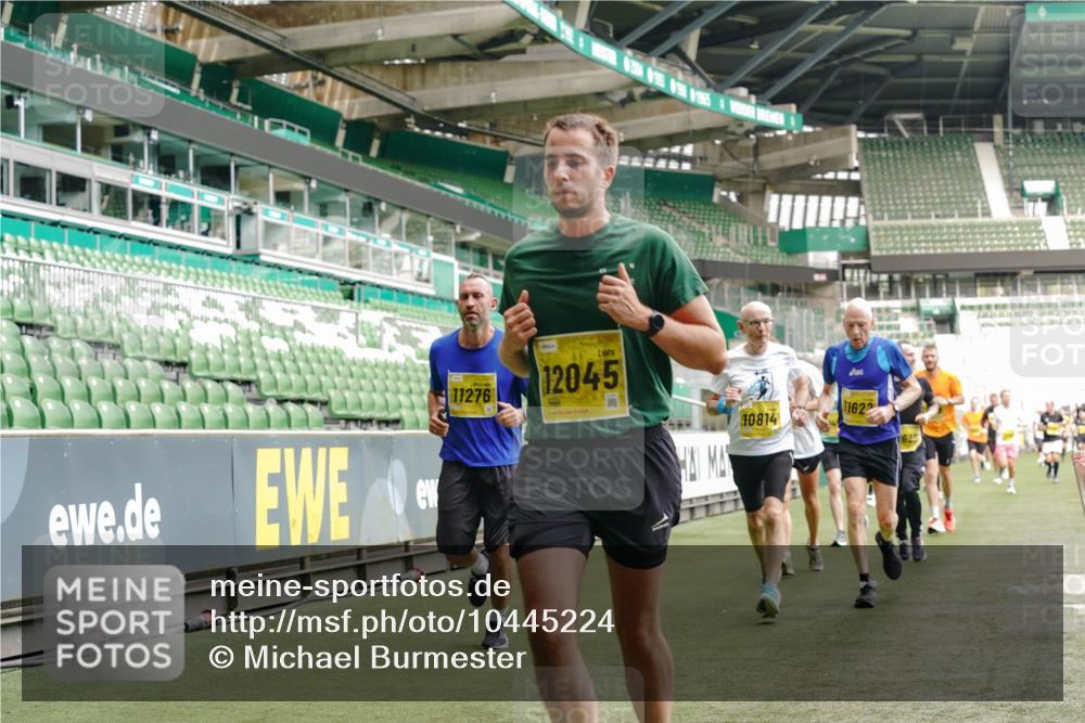 13.09.2026 - 21. swb-Marathon Bremen Michael Burmester http://msf.ph/oto/10445224 13.09.2026 10:29:08 Laufen im Stadion 10162, 10170, 10183, 10189, 10200, 10218, 10223, 10253, 10267, 10270, 10293, 10294, 10316, 10329, 10334, 10348, 10381, 10393, 10421, 10426, 10467, 10508, 10525, 10537, 10538, 10544, 10585, 10594, 10655, 10709, 10734, 10739, 10761, 10763, 10764, 10770, 10814, 10825, 10827, 10835, 10840, 10846, 10876, 10910, 10917, 10923, 10966, 10993, 11005, 11007, 11018, 11035, 11058, 11076, 11087, 11092, 11109, 11170 meine-sportfotos.de