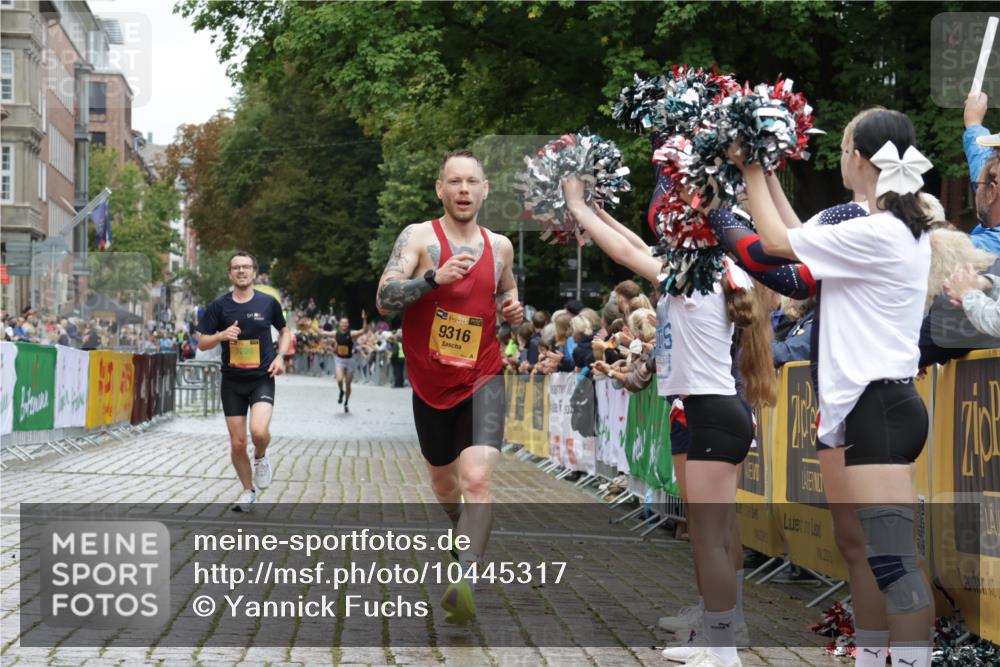 13.09.2026 - Kiel Lauf Yannick Fuchs http://msf.ph/oto/10445317 13.09.2026 12:15:08 Ziel 8093, 9855, 2550, 7208, 9316, 3398, 6871, 9575, 12196, 2565, 11085 meine-sportfotos.de