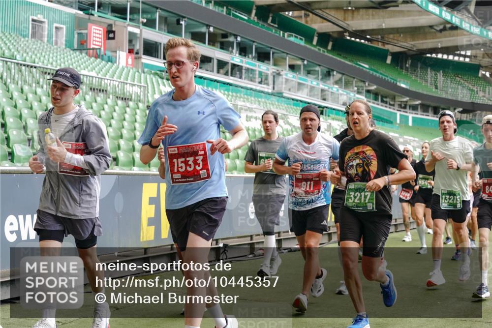 13.09.2026 - 21. swb-Marathon Bremen Michael Burmester http://msf.ph/oto/10445357 13.09.2026 13:07:57 Laufen im Stadion 132, 156, 310, 372, 489, 551, 607, 682, 716, 800, 808, 809, 831, 834, 846, 884, 911, 922, 1083, 1124, 1173, 1189, 1205, 1210, 1285, 1289, 1322, 1364, 1369, 1387, 1395, 1437, 1532, 1545, 1559, 1600, 1688, 1831, 1841, 1848, 1854, 1871, 1899, 1926, 1938, 2003, 2041, 2070, 2090, 2215, 2219, 2229, 2283, 2318, 2366, 2380, 2405, 2440, 2467, 2492, 2565, 2611, 2635, 2699, 2707, 2721, 2727, 2731, 2755, 2782, 2802, 2818, 2831, 2841, 2866, 2897, 2911, 2930, 2949, 2960 meine-sportfotos.de