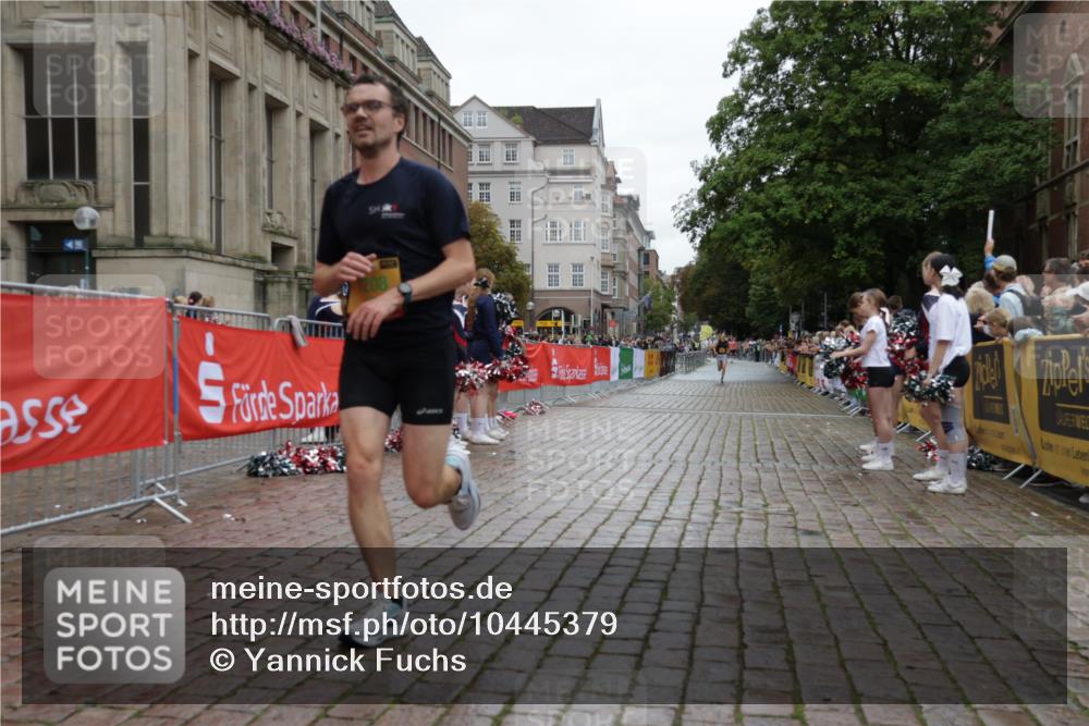 13.09.2026 - Kiel Lauf Yannick Fuchs http://msf.ph/oto/10445379 13.09.2026 12:15:12 Ziel 6871, 8093, 9575, 9855, 2550, 7208, 9316, 3398, 3970, 12196 meine-sportfotos.de