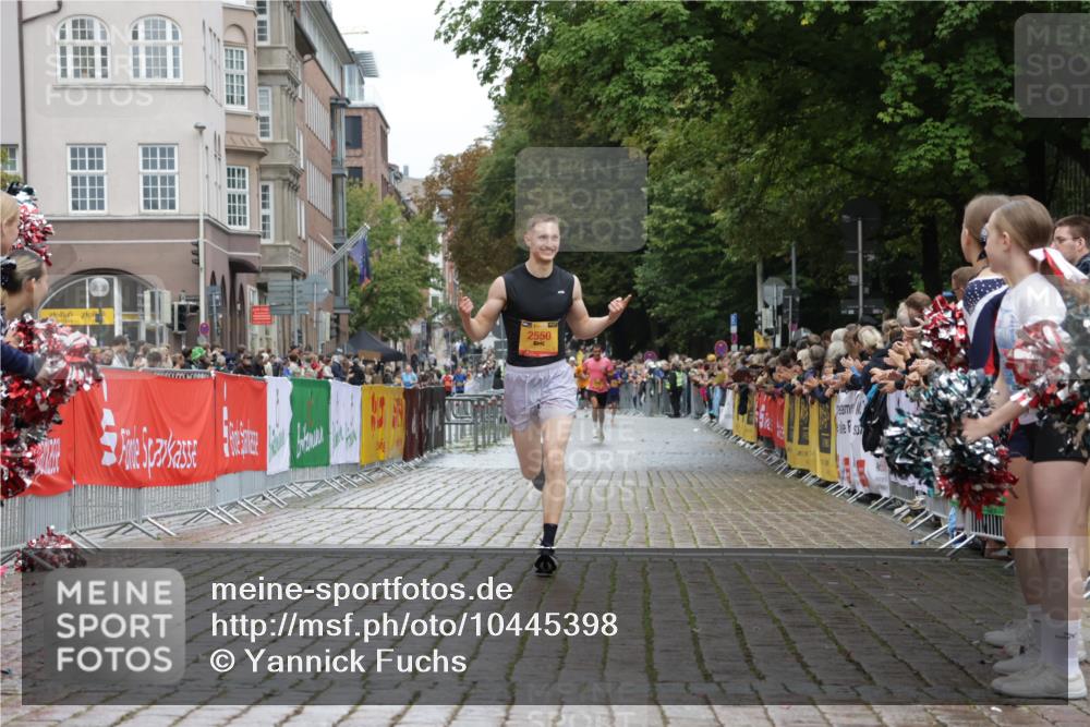 13.09.2026 - Kiel Lauf Yannick Fuchs http://msf.ph/oto/10445398 13.09.2026 12:15:18 Ziel 3398, 6871, 8093, 9575, 12196, 2550, 7208, 9316, 9855, 3194, 3970, 9316 meine-sportfotos.de