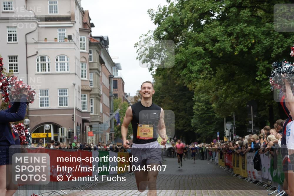 13.09.2026 - Kiel Lauf Yannick Fuchs http://msf.ph/oto/10445407 13.09.2026 12:15:20 Ziel 3398, 6871, 8093, 9575, 12196, 2550, 7208, 9855, 3194, 3970, 7208, 9316 meine-sportfotos.de