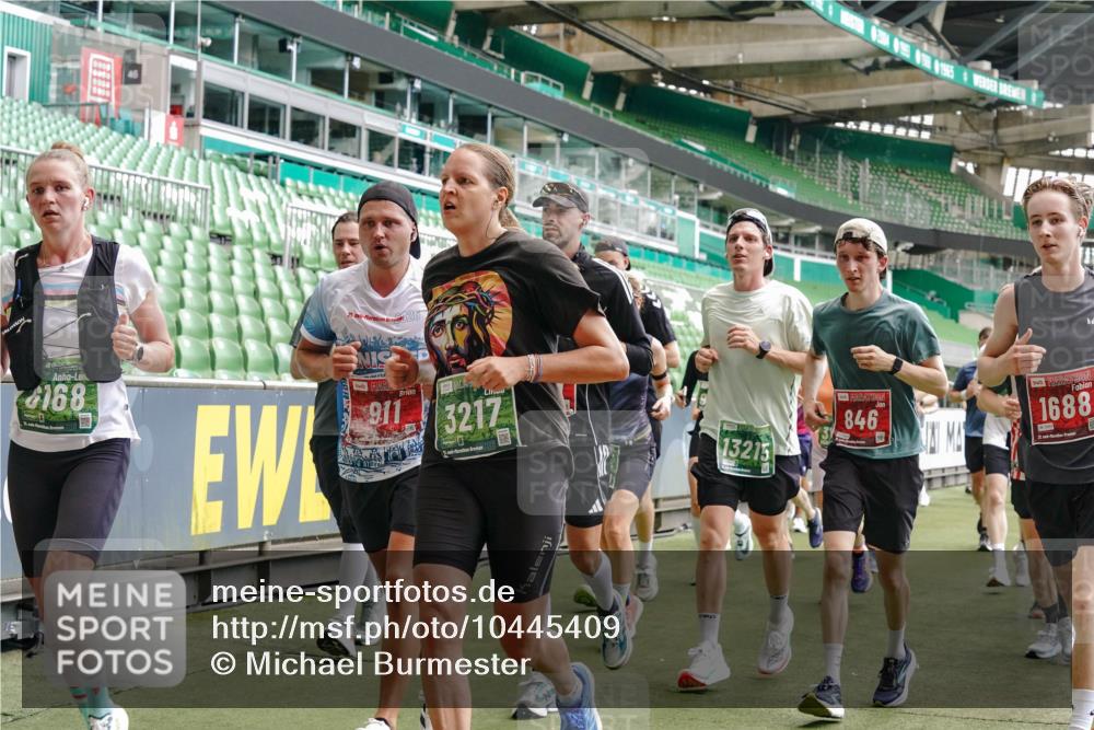 13.09.2026 - 21. swb-Marathon Bremen Michael Burmester http://msf.ph/oto/10445409 13.09.2026 13:07:58 Laufen im Stadion 132, 156, 310, 372, 489, 551, 607, 682, 716, 800, 808, 809, 831, 834, 846, 884, 911, 922, 1083, 1124, 1173, 1189, 1205, 1210, 1285, 1289, 1322, 1364, 1369, 1387, 1395, 1437, 1532, 1545, 1559, 1600, 1688, 1831, 1841, 1848, 1854, 1871, 1899, 1926, 1938, 2003, 2041, 2070, 2090, 2215, 2219, 2229, 2283, 2318, 2366, 2380, 2405, 2440, 2467, 2492, 2565, 2611, 2635, 2699, 2707, 2721, 2727, 2731, 2755, 2782, 2802, 2818, 2823, 2831, 2841, 2866, 2897, 2911, 2930, 2949, 2960 meine-sportfotos.de