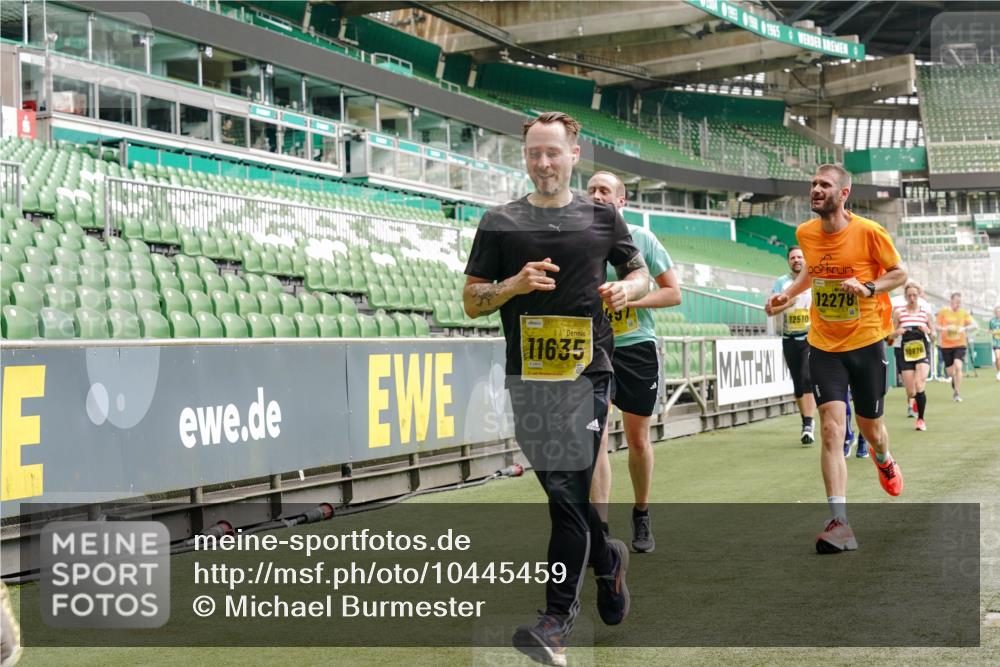 13.09.2026 - 21. swb-Marathon Bremen Michael Burmester http://msf.ph/oto/10445459 13.09.2026 10:29:12 Laufen im Stadion 10162, 10170, 10183, 10189, 10200, 10218, 10223, 10253, 10267, 10270, 10293, 10294, 10316, 10329, 10334, 10348, 10381, 10393, 10421, 10426, 10467, 10508, 10525, 10537, 10538, 10544, 10585, 10594, 10655, 10709, 10734, 10739, 10761, 10763, 10764, 10770, 10814, 10825, 10827, 10835, 10840, 10846, 10876, 10910, 10917, 10923, 10966, 10993, 11005, 11007, 11018, 11035, 11058, 11076, 11087, 11092, 11109, 11170 meine-sportfotos.de
