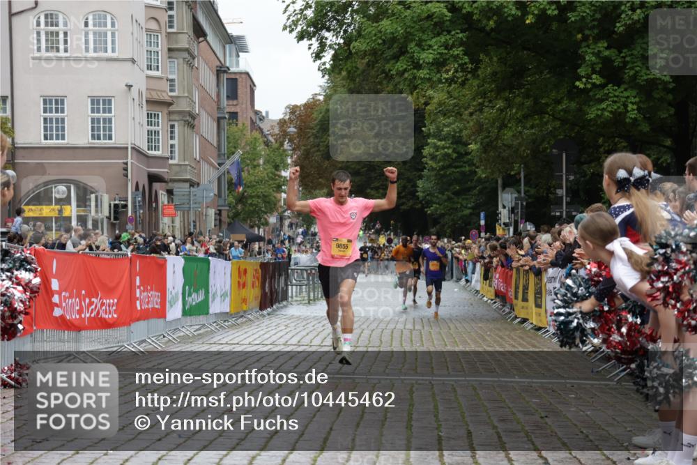 13.09.2026 - Kiel Lauf Yannick Fuchs http://msf.ph/oto/10445462 13.09.2026 12:15:28 Ziel 3398, 3970, 12196, 2550, 6871, 8093, 9575, 9855, 2562, 3194, 10494, 2550, 7208 meine-sportfotos.de
