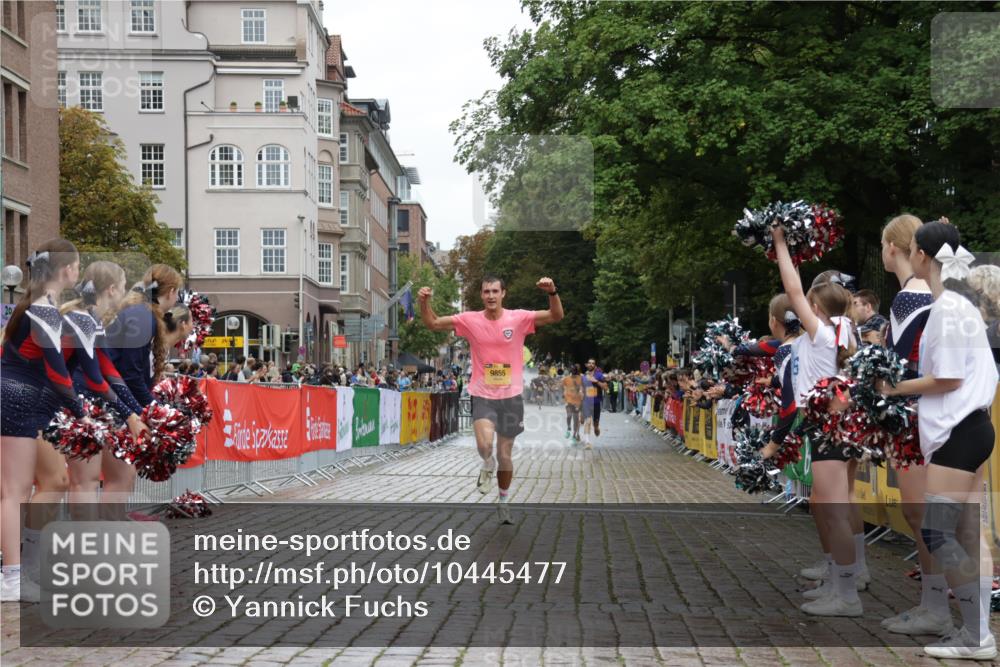 13.09.2026 - Kiel Lauf Yannick Fuchs http://msf.ph/oto/10445477 13.09.2026 12:15:29 Ziel 3398, 3970, 12196, 2550, 6871, 8093, 9575, 9855, 2562, 3194, 10494, 2550, 7208 meine-sportfotos.de