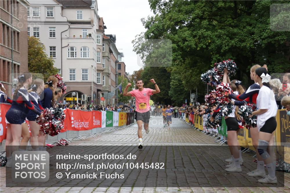 13.09.2026 - Kiel Lauf Yannick Fuchs http://msf.ph/oto/10445482 13.09.2026 12:15:29 Ziel 3398, 3970, 12196, 2550, 6871, 8093, 9575, 9855, 2562, 3194, 10494, 2550, 7208 meine-sportfotos.de