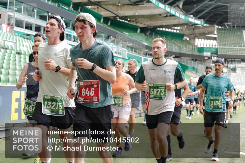 13.09.2026 - 21. swb-Marathon Bremen Michael Burmester http://msf.ph/oto/10445502 13.09.2026 13:07:59 Laufen im Stadion 132, 156, 310, 372, 489, 551, 607, 682, 716, 800, 808, 809, 831, 834, 846, 884, 911, 922, 1025, 1083, 1124, 1173, 1189, 1205, 1210, 1285, 1289, 1322, 1364, 1369, 1387, 1395, 1437, 1532, 1545, 1559, 1600, 1688, 1831, 1841, 1848, 1854, 1871, 1899, 1926, 1938, 2003, 2041, 2070, 2090, 2215, 2219, 2229, 2283, 2318, 2366, 2380, 2405, 2440, 2467, 2492, 2565, 2611, 2635, 2699, 2707, 2721, 2727, 2731, 2755, 2782, 2802, 2818, 2823, 2831, 2841, 2866, 2897, 2911, 2930, 2949, 2960 meine-sportfotos.de