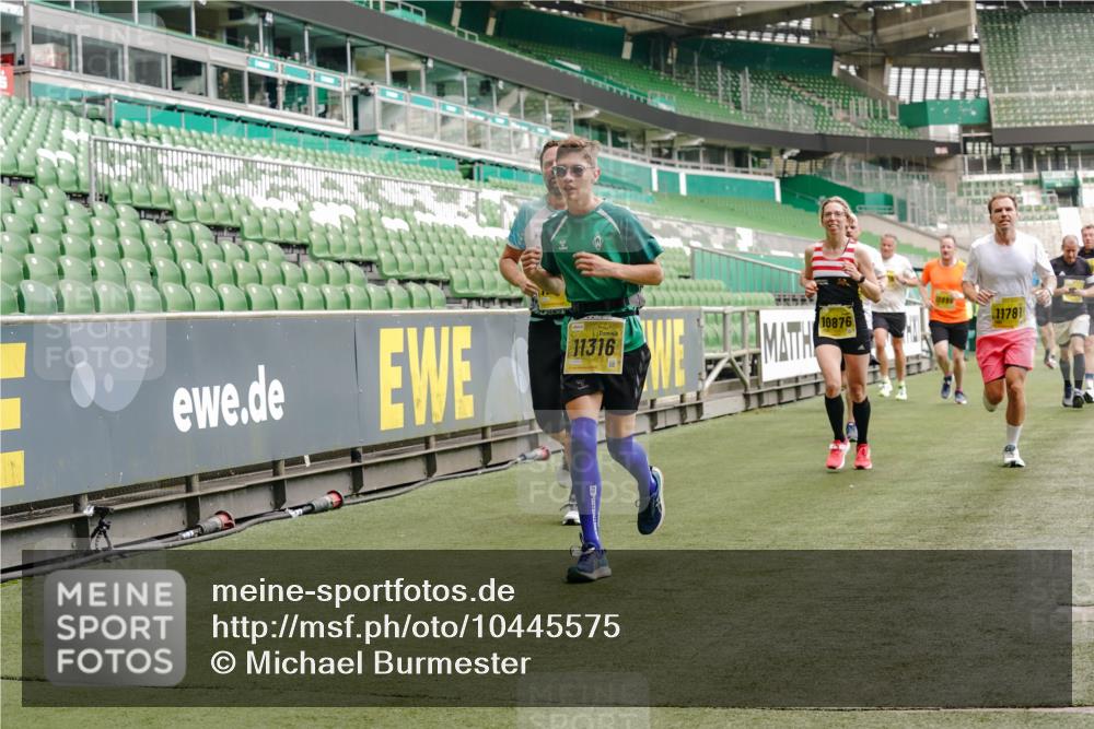 13.09.2026 - 21. swb-Marathon Bremen Michael Burmester http://msf.ph/oto/10445575 13.09.2026 10:29:15 Laufen im Stadion 10162, 10170, 10183, 10189, 10200, 10218, 10223, 10233, 10253, 10267, 10270, 10293, 10294, 10316, 10329, 10334, 10348, 10381, 10393, 10421, 10426, 10452, 10467, 10508, 10525, 10537, 10538, 10544, 10585, 10594, 10655, 10709, 10734, 10739, 10761, 10763, 10764, 10770, 10814, 10825, 10827, 10835, 10840, 10876, 10887, 10910, 10917, 10923, 10966, 10993, 11005, 11007, 11018, 11035, 11058, 11087, 11092, 11109, 11170 meine-sportfotos.de