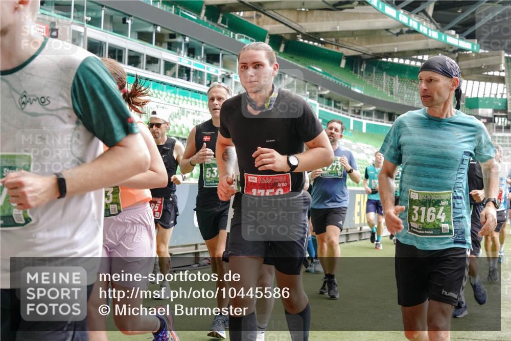 13.09.2026 - 21. swb-Marathon Bremen Michael Burmester http://msf.ph/oto/10445586 13.09.2026 13:08:01 Laufen im Stadion 132, 156, 310, 372, 489, 551, 607, 682, 716, 800, 808, 809, 831, 834, 846, 884, 911, 922, 1025, 1083, 1124, 1173, 1189, 1210, 1285, 1289, 1322, 1364, 1369, 1387, 1395, 1437, 1532, 1545, 1559, 1600, 1688, 1831, 1841, 1854, 1871, 1899, 1926, 1938, 2003, 2041, 2070, 2090, 2215, 2219, 2229, 2283, 2318, 2366, 2380, 2405, 2440, 2467, 2492, 2565, 2611, 2635, 2699, 2707, 2721, 2727, 2731, 2755, 2782, 2802, 2818, 2823, 2831, 2841, 2866, 2897, 2911, 2930, 2949, 2960 meine-sportfotos.de