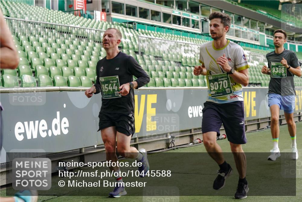 13.09.2026 - 21. swb-Marathon Bremen Michael Burmester http://msf.ph/oto/10445588 13.09.2026 12:46:00 Laufen im Stadion 195, 280, 339, 474, 508, 538, 567, 604, 697, 715, 788, 1017, 1034, 1181, 1241, 1264, 1277, 1301, 1863, 1937, 1975, 2020, 2021, 2084, 2087, 2297, 2809, 2889, 3092, 3271, 3609, 4110, 4157, 4236, 4777, 5024, 5092, 5238, 5283, 5674, 5719, 5996, 6815, 6918, 7206, 7336, 7478, 7715, 8054, 8096, 8319, 8325, 8331, 8670, 8701, 8756, 8936, 8983, 9070, 9129, 9273, 9306, 9495, 9544, 9583, 9642, 9813, 13034, 13168, 439, 1411, 1667, 1822, 1850 meine-sportfotos.de