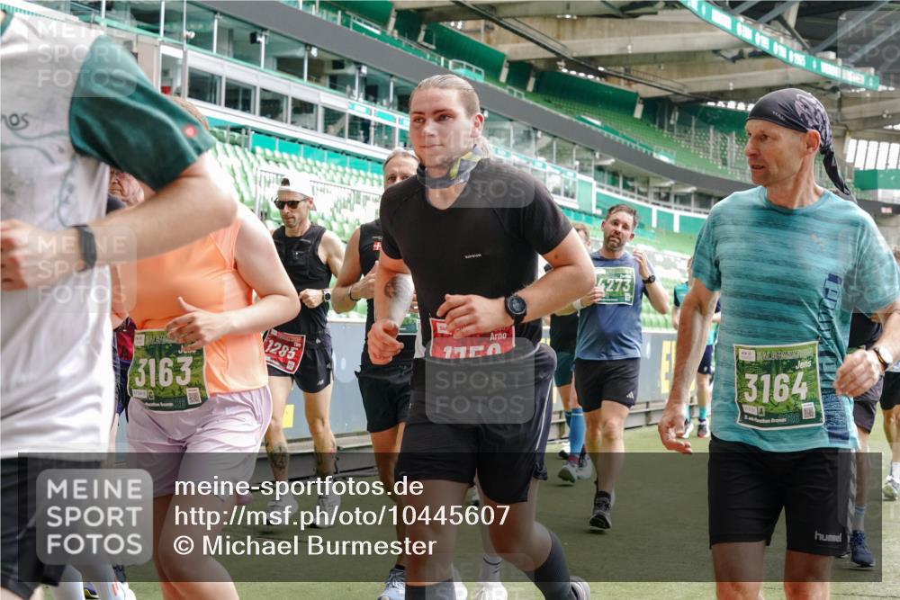 13.09.2026 - 21. swb-Marathon Bremen Michael Burmester http://msf.ph/oto/10445607 13.09.2026 13:08:01 Laufen im Stadion 132, 156, 310, 372, 489, 551, 607, 682, 716, 800, 808, 809, 831, 834, 846, 884, 911, 922, 1025, 1083, 1124, 1173, 1189, 1210, 1285, 1289, 1322, 1364, 1369, 1387, 1395, 1437, 1532, 1545, 1559, 1600, 1688, 1831, 1841, 1854, 1871, 1899, 1926, 1938, 2003, 2041, 2070, 2090, 2215, 2219, 2229, 2283, 2318, 2366, 2380, 2405, 2440, 2467, 2492, 2565, 2611, 2635, 2699, 2707, 2721, 2727, 2731, 2755, 2782, 2802, 2818, 2823, 2831, 2841, 2866, 2897, 2911, 2930, 2949, 2960 meine-sportfotos.de