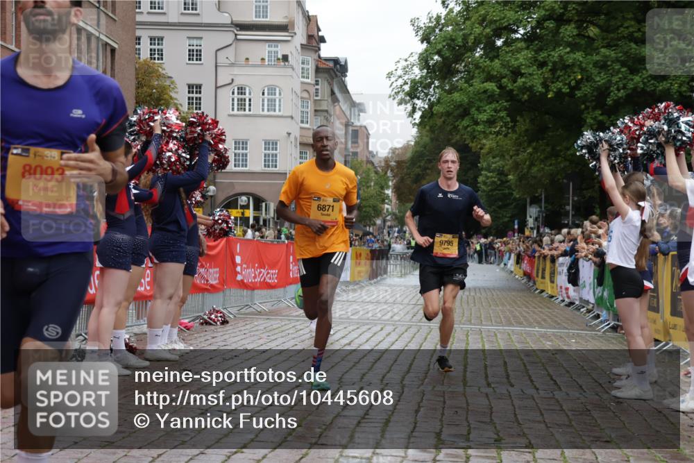 13.09.2026 - Kiel Lauf Yannick Fuchs http://msf.ph/oto/10445608 13.09.2026 12:15:38 Ziel 3194, 3970, 3398, 6871, 8093, 9575, 9855, 12196, 2562, 10494, 11267, 12309, 2550, 9855 meine-sportfotos.de
