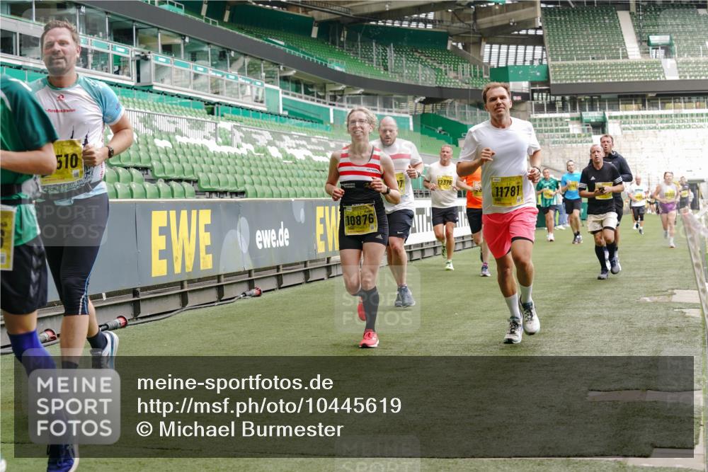 13.09.2026 - 21. swb-Marathon Bremen Michael Burmester http://msf.ph/oto/10445619 13.09.2026 10:29:16 Laufen im Stadion 10162, 10170, 10183, 10189, 10200, 10218, 10223, 10233, 10253, 10267, 10270, 10293, 10294, 10316, 10329, 10334, 10348, 10381, 10393, 10421, 10426, 10452, 10467, 10508, 10525, 10537, 10538, 10544, 10585, 10594, 10655, 10709, 10734, 10739, 10761, 10763, 10764, 10770, 10814, 10825, 10827, 10835, 10840, 10876, 10887, 10910, 10917, 10923, 10966, 10993, 11005, 11007, 11018, 11035, 11058, 11087, 11092, 11109, 11170 meine-sportfotos.de