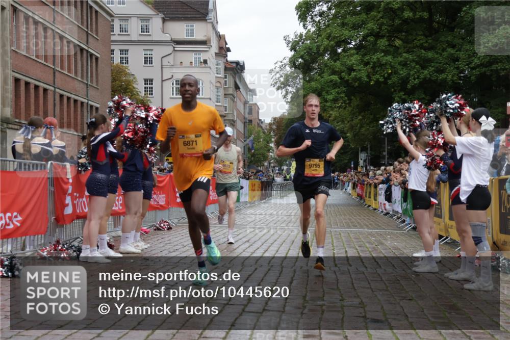 13.09.2026 - Kiel Lauf Yannick Fuchs http://msf.ph/oto/10445620 13.09.2026 12:15:38 Ziel 3194, 3970, 3398, 6871, 8093, 9575, 9855, 12196, 2562, 10494, 11267, 12309, 2550, 9855 meine-sportfotos.de
