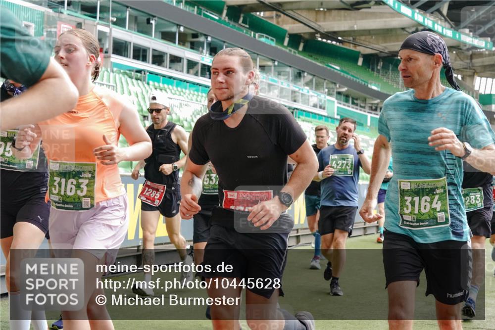 13.09.2026 - 21. swb-Marathon Bremen Michael Burmester http://msf.ph/oto/10445628 13.09.2026 13:08:01 Laufen im Stadion 132, 156, 310, 372, 489, 551, 607, 682, 716, 800, 808, 809, 831, 834, 846, 884, 911, 922, 1025, 1083, 1124, 1173, 1189, 1210, 1285, 1289, 1322, 1364, 1369, 1387, 1395, 1437, 1532, 1545, 1559, 1600, 1688, 1831, 1841, 1854, 1871, 1899, 1926, 1938, 2003, 2041, 2070, 2090, 2215, 2219, 2229, 2283, 2318, 2366, 2380, 2405, 2440, 2467, 2492, 2565, 2611, 2635, 2699, 2707, 2721, 2727, 2731, 2755, 2782, 2802, 2818, 2823, 2831, 2841, 2866, 2897, 2911, 2930, 2949, 2960 meine-sportfotos.de