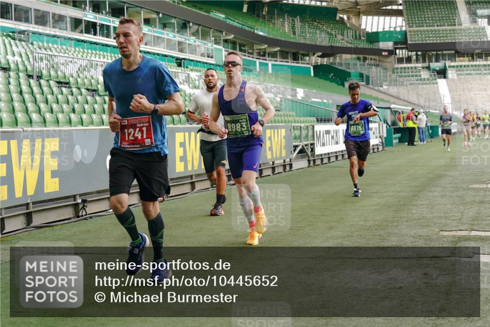 13.09.2026 - 21. swb-Marathon Bremen Michael Burmester http://msf.ph/oto/10445652 13.09.2026 12:46:03 Laufen im Stadion 195, 280, 339, 474, 508, 538, 567, 604, 697, 715, 788, 1017, 1034, 1181, 1241, 1264, 1277, 1301, 1863, 1937, 1975, 2020, 2021, 2084, 2087, 2297, 2809, 2889, 3092, 3196, 3271, 3609, 4110, 4157, 4236, 4777, 5024, 5092, 5238, 5283, 5674, 5719, 5996, 6053, 6686, 6815, 6918, 7206, 7336, 7478, 8054, 8096, 8319, 8325, 8331, 8670, 8701, 8756, 8936, 8983, 9070, 9129, 9273, 9306, 9495, 9544, 9583, 9642, 9813, 13034, 13168, 439, 1411, 1667, 1822, 1850 meine-sportfotos.de