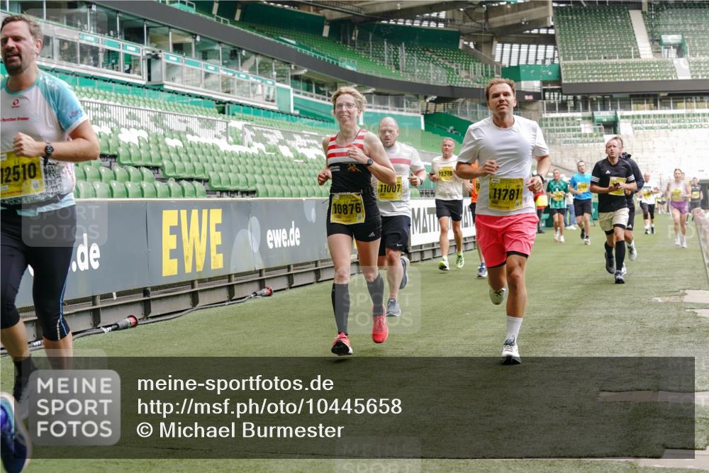 13.09.2026 - 21. swb-Marathon Bremen Michael Burmester http://msf.ph/oto/10445658 13.09.2026 10:29:16 Laufen im Stadion 10162, 10170, 10183, 10189, 10200, 10218, 10223, 10233, 10253, 10267, 10270, 10293, 10294, 10316, 10329, 10334, 10348, 10381, 10393, 10421, 10426, 10452, 10467, 10508, 10525, 10537, 10538, 10544, 10585, 10594, 10655, 10709, 10734, 10739, 10761, 10763, 10764, 10770, 10814, 10825, 10827, 10835, 10840, 10876, 10887, 10910, 10917, 10923, 10966, 10993, 11005, 11007, 11018, 11035, 11058, 11087, 11092, 11109, 11170 meine-sportfotos.de