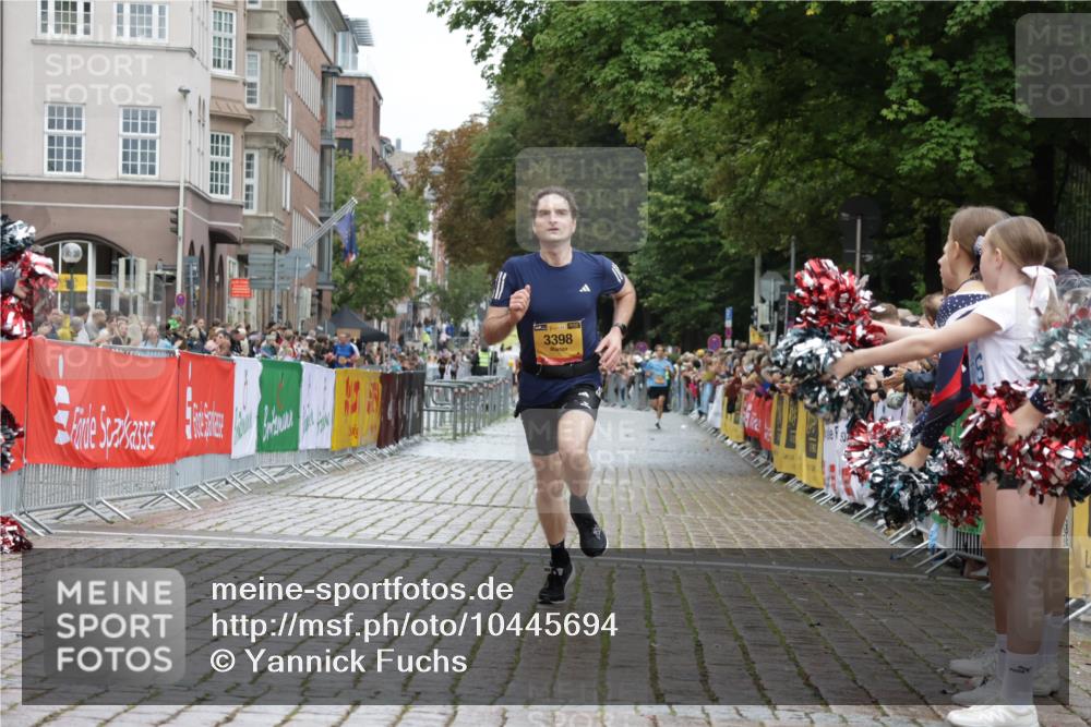 13.09.2026 - Kiel Lauf Yannick Fuchs http://msf.ph/oto/10445694 13.09.2026 12:15:45 Ziel 2562, 3194, 10494, 3398, 3970, 6871, 8093, 9575, 12196, 11267, 12309, 12683, 8093, 9855 meine-sportfotos.de
