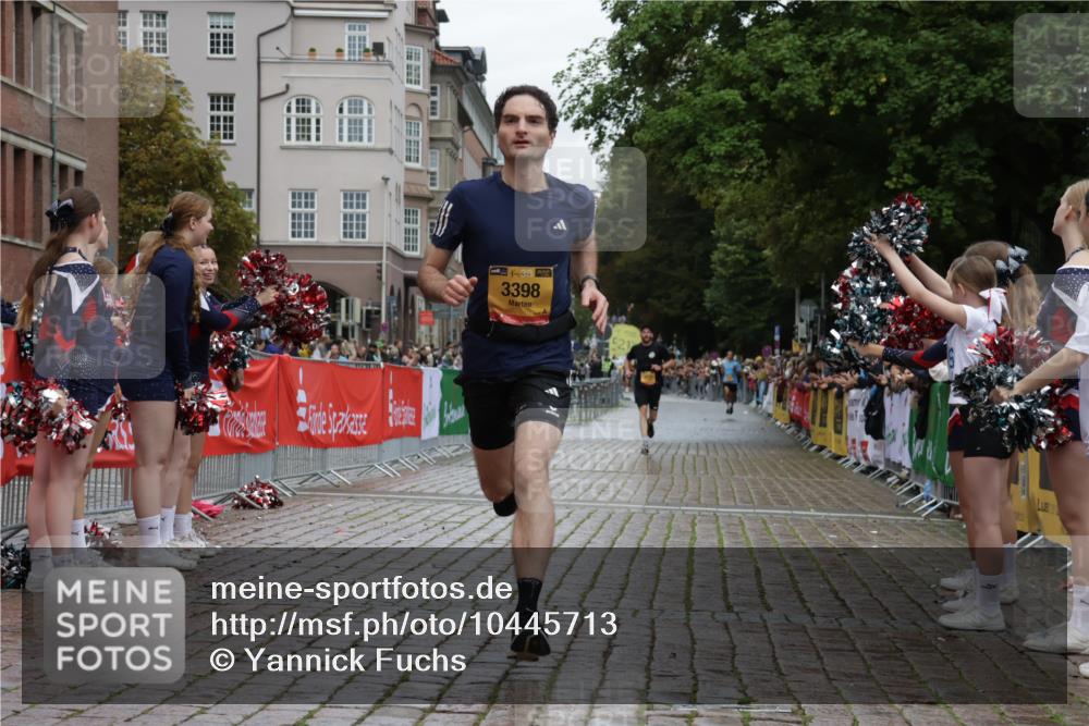 13.09.2026 - Kiel Lauf Yannick Fuchs http://msf.ph/oto/10445713 13.09.2026 12:15:47 Ziel 2562, 10494, 12309, 3194, 3398, 3970, 6871, 8093, 9575, 12196, 11267, 12683, 6871, 8093, 9855 meine-sportfotos.de