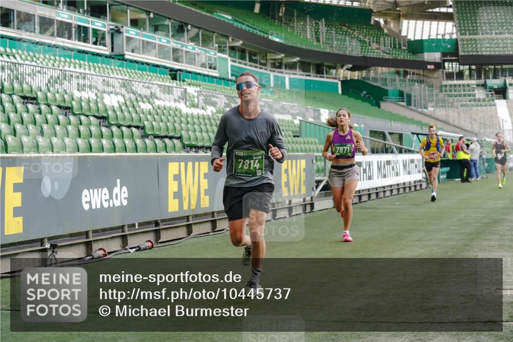 13.09.2026 - 21. swb-Marathon Bremen Michael Burmester http://msf.ph/oto/10445737 13.09.2026 12:46:12 Laufen im Stadion 195, 280, 474, 508, 538, 567, 604, 697, 788, 868, 1017, 1034, 1181, 1241, 1264, 1277, 1863, 1937, 1975, 2020, 2021, 2084, 2087, 2297, 2809, 2889, 3092, 3196, 3271, 3609, 4110, 4157, 4236, 4777, 5024, 5092, 5238, 5283, 5674, 5719, 6053, 6686, 6815, 6918, 7206, 7336, 7478, 7814, 7871, 8054, 8096, 8319, 8325, 8331, 8334, 8670, 8701, 8756, 8936, 8983, 9070, 9129, 9273, 9306, 9495, 9544, 9583, 9642, 9813, 13034, 13168, 439, 1667, 1822, 1850 meine-sportfotos.de
