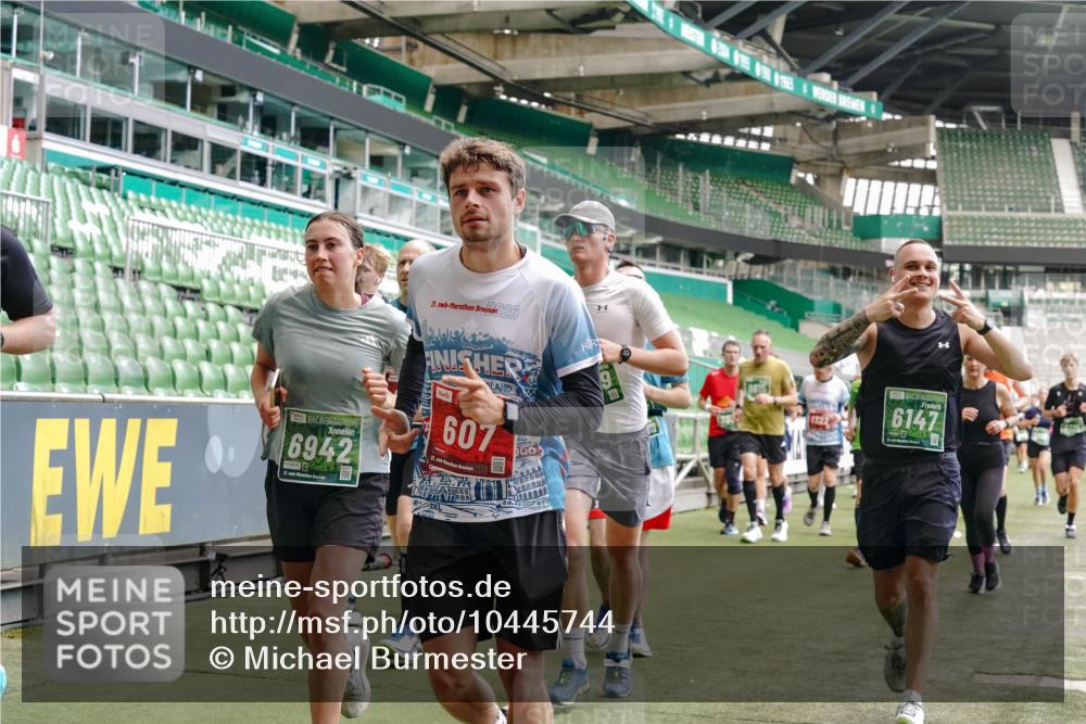 13.09.2026 - 21. swb-Marathon Bremen Michael Burmester http://msf.ph/oto/10445744 13.09.2026 13:08:04 Laufen im Stadion 132, 156, 310, 372, 489, 551, 607, 682, 716, 800, 808, 809, 831, 834, 846, 884, 911, 922, 1025, 1083, 1124, 1173, 1189, 1210, 1285, 1289, 1322, 1364, 1369, 1387, 1395, 1532, 1545, 1559, 1600, 1688, 1831, 1841, 1854, 1871, 1899, 1926, 1938, 2003, 2041, 2070, 2090, 2215, 2219, 2229, 2283, 2318, 2366, 2380, 2405, 2440, 2467, 2492, 2565, 2611, 2635, 2699, 2707, 2721, 2727, 2731, 2755, 2782, 2802, 2818, 2823, 2831, 2841, 2866, 2897, 2911, 2930, 2949, 2960 meine-sportfotos.de