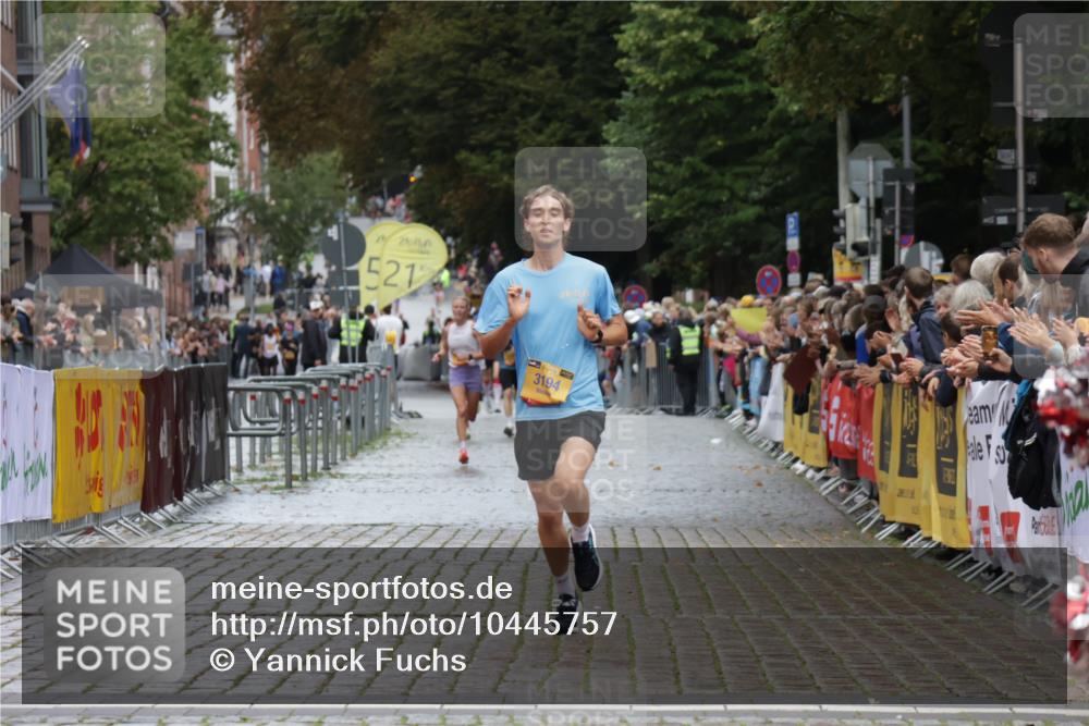 13.09.2026 - Kiel Lauf Yannick Fuchs http://msf.ph/oto/10445757 13.09.2026 12:15:57 Ziel 2562, 11267, 12309, 12683, 3194, 3398, 3970, 10494, 1555, 10976, 3398, 9575, 12196 meine-sportfotos.de
