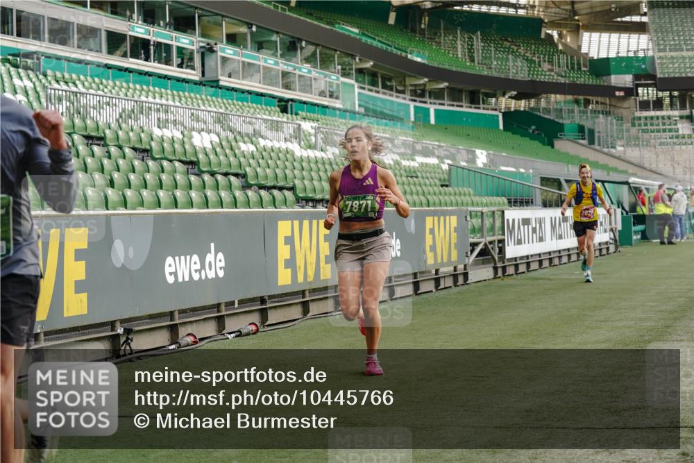 13.09.2026 - 21. swb-Marathon Bremen Michael Burmester http://msf.ph/oto/10445766 13.09.2026 12:46:13 Laufen im Stadion 195, 280, 474, 508, 538, 567, 604, 697, 788, 868, 1017, 1034, 1181, 1241, 1264, 1277, 1863, 1937, 1975, 2020, 2021, 2084, 2087, 2297, 2809, 2889, 3092, 3196, 3271, 3609, 4110, 4157, 4236, 4777, 5024, 5092, 5238, 5283, 5674, 5719, 6053, 6686, 6815, 6918, 7336, 7478, 7814, 7871, 8054, 8096, 8319, 8325, 8331, 8334, 8670, 8701, 8756, 8936, 8983, 9070, 9129, 9273, 9306, 9495, 9544, 9583, 9642, 9813, 13034, 13168, 439, 1667, 1822, 1850 meine-sportfotos.de