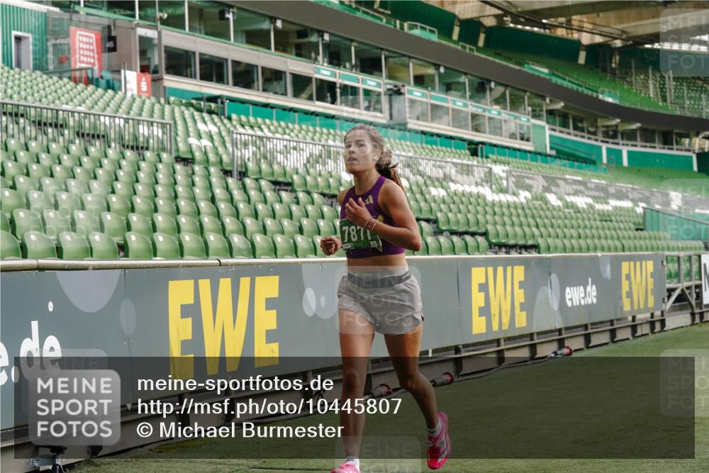 13.09.2026 - 21. swb-Marathon Bremen Michael Burmester http://msf.ph/oto/10445807 13.09.2026 12:46:14 Laufen im Stadion 195, 280, 474, 508, 538, 567, 604, 697, 788, 868, 1017, 1034, 1181, 1241, 1264, 1277, 1863, 1937, 2020, 2021, 2084, 2087, 2297, 2538, 2809, 2889, 3092, 3196, 3271, 3609, 4110, 4157, 4236, 4777, 5024, 5092, 5238, 5283, 5674, 5719, 6053, 6686, 6815, 6918, 7336, 7478, 7814, 7871, 8054, 8096, 8319, 8325, 8331, 8334, 8670, 8701, 8756, 8936, 8983, 9070, 9129, 9273, 9306, 9495, 9544, 9583, 9642, 9813, 13034, 13168, 439, 1667, 1850 meine-sportfotos.de
