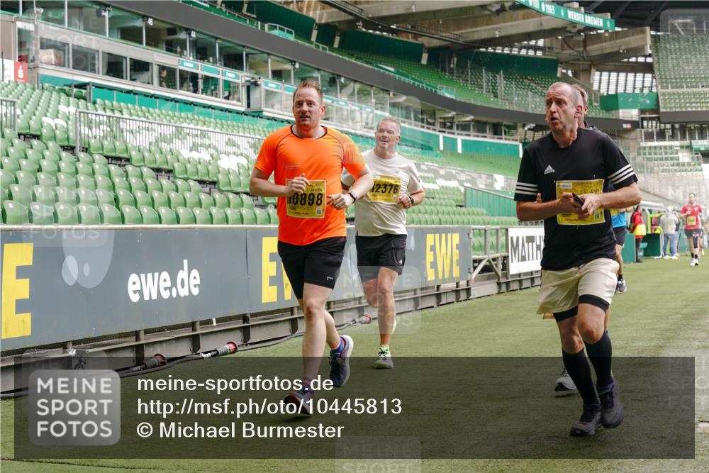 13.09.2026 - 21. swb-Marathon Bremen Michael Burmester http://msf.ph/oto/10445813 13.09.2026 10:29:20 Laufen im Stadion 10162, 10170, 10183, 10189, 10193, 10200, 10218, 10233, 10253, 10267, 10270, 10293, 10294, 10316, 10329, 10334, 10348, 10381, 10392, 10421, 10426, 10452, 10467, 10508, 10525, 10537, 10538, 10544, 10585, 10594, 10652, 10655, 10709, 10734, 10739, 10761, 10763, 10764, 10770, 10808, 10814, 10825, 10827, 10835, 10840, 10876, 10887, 10906, 10910, 10917, 10923, 10966, 10993, 11005, 11007, 11018, 11035, 11058, 11087, 11092, 11109, 11170 meine-sportfotos.de
