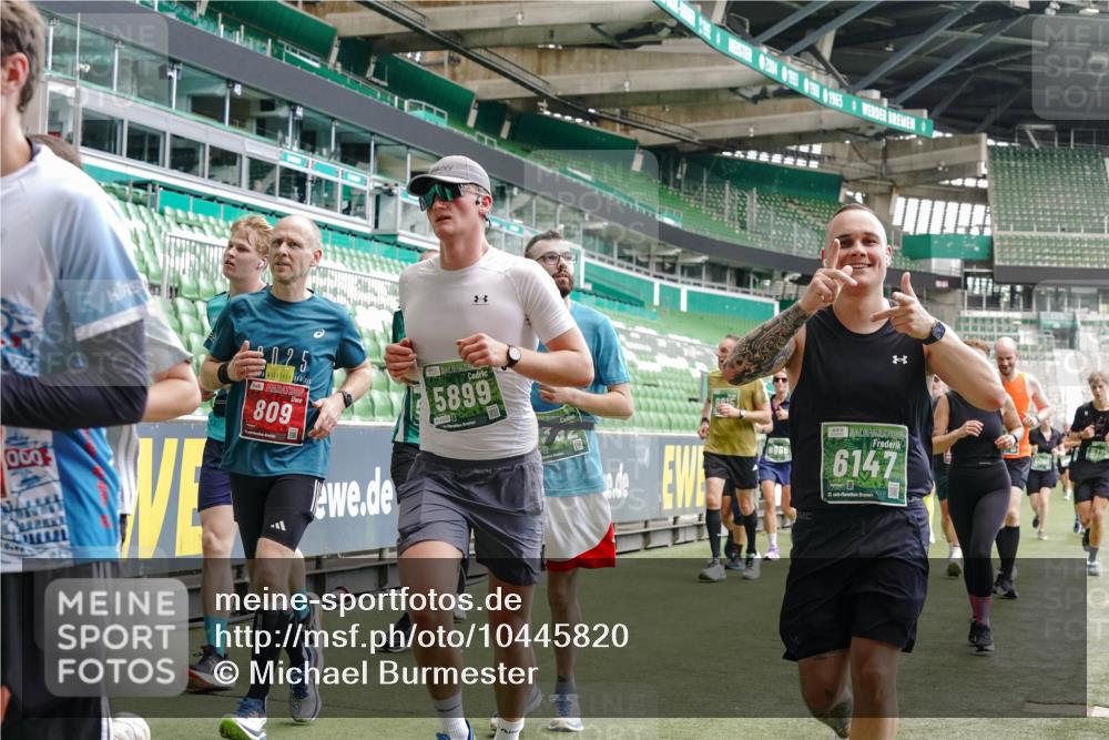 13.09.2026 - 21. swb-Marathon Bremen Michael Burmester http://msf.ph/oto/10445820 13.09.2026 13:08:05 Laufen im Stadion 132, 156, 310, 372, 489, 551, 607, 682, 716, 800, 808, 809, 831, 834, 846, 884, 911, 922, 1025, 1124, 1173, 1189, 1210, 1285, 1289, 1322, 1364, 1369, 1387, 1395, 1532, 1545, 1559, 1600, 1688, 1831, 1841, 1854, 1871, 1899, 1926, 1938, 2003, 2041, 2070, 2090, 2215, 2219, 2229, 2283, 2318, 2366, 2380, 2405, 2440, 2467, 2492, 2565, 2611, 2635, 2699, 2707, 2721, 2727, 2731, 2755, 2782, 2802, 2818, 2823, 2831, 2841, 2866, 2897, 2911, 2930, 2949, 2960 meine-sportfotos.de