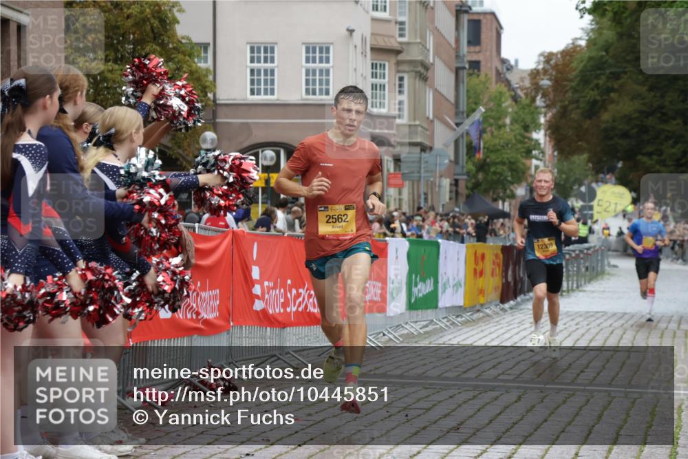 13.09.2026 - Kiel Lauf Yannick Fuchs http://msf.ph/oto/10445851 13.09.2026 12:16:11 Ziel 1555, 10976, 2562, 3194, 10494, 11267, 12309, 12683, 169, 7260, 3194, 3970 meine-sportfotos.de