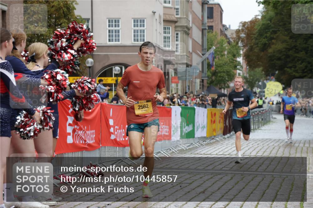 13.09.2026 - Kiel Lauf Yannick Fuchs http://msf.ph/oto/10445857 13.09.2026 12:16:11 Ziel 1555, 10976, 2562, 3194, 10494, 11267, 12309, 12683, 169, 7260, 3194, 3970 meine-sportfotos.de