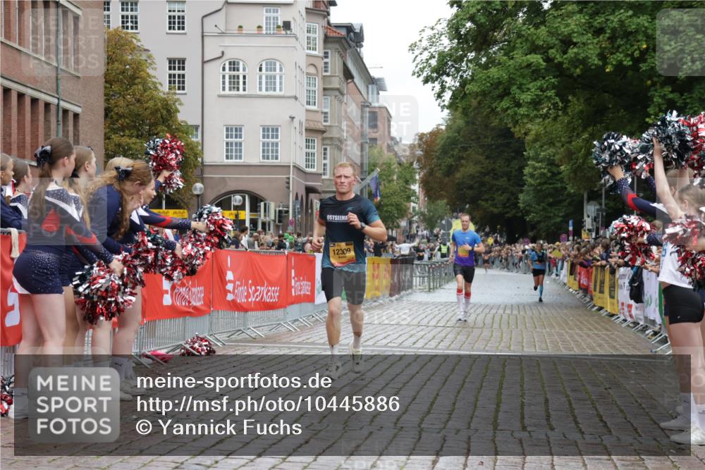 13.09.2026 - Kiel Lauf Yannick Fuchs http://msf.ph/oto/10445886 13.09.2026 12:16:14 Ziel 1555, 10976, 2562, 10494, 11267, 12309, 12683, 169, 7260, 3194 meine-sportfotos.de