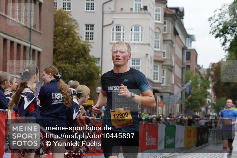 13.09.2026 - Kiel Lauf Yannick Fuchs http://msf.ph/oto/10445897 13.09.2026 12:16:15 Ziel 1555, 10976, 2562, 10494, 11267, 12309, 12683, 169, 7260, 3194 meine-sportfotos.de
