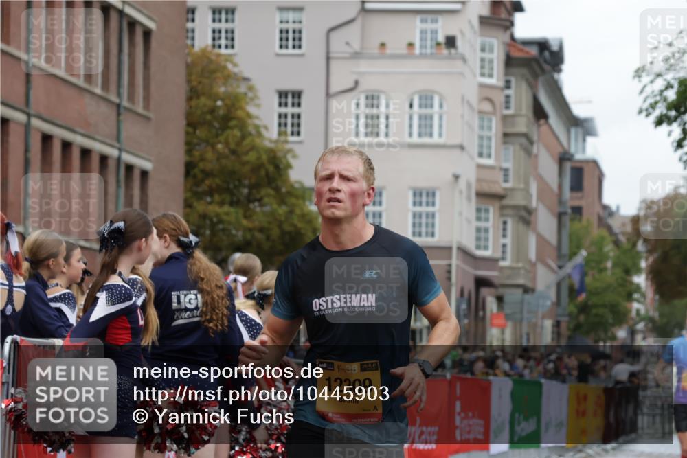 13.09.2026 - Kiel Lauf Yannick Fuchs http://msf.ph/oto/10445903 13.09.2026 12:16:16 Ziel 1555, 10976, 2562, 10494, 11267, 12309, 12683, 169, 7260, 9055, 3194, 10494 meine-sportfotos.de