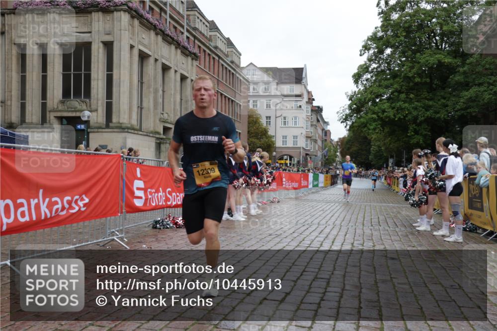 13.09.2026 - Kiel Lauf Yannick Fuchs http://msf.ph/oto/10445913 13.09.2026 12:16:17 Ziel 1555, 10976, 2562, 10494, 11267, 12309, 12683, 169, 7260, 9055, 3194, 10494 meine-sportfotos.de