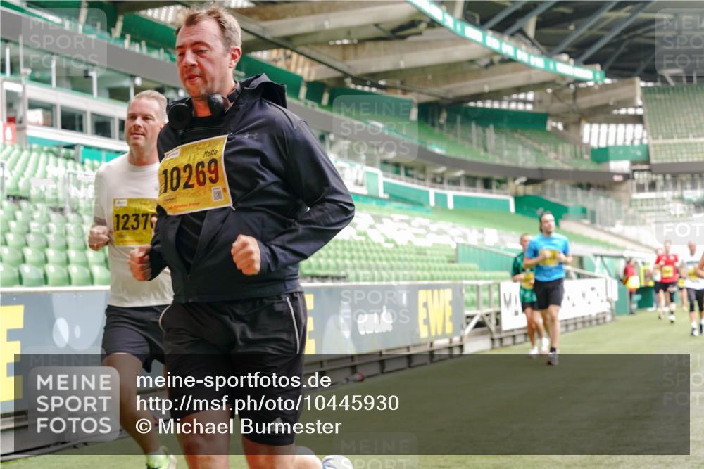 13.09.2026 - 21. swb-Marathon Bremen Michael Burmester http://msf.ph/oto/10445930 13.09.2026 10:29:21 Laufen im Stadion 10162, 10170, 10183, 10189, 10193, 10200, 10218, 10233, 10253, 10267, 10270, 10293, 10294, 10316, 10329, 10334, 10348, 10381, 10392, 10421, 10426, 10452, 10467, 10508, 10525, 10537, 10538, 10544, 10585, 10594, 10652, 10655, 10709, 10734, 10739, 10761, 10763, 10764, 10770, 10808, 10814, 10825, 10827, 10835, 10840, 10876, 10887, 10906, 10910, 10923, 10966, 10993, 11005, 11007, 11018, 11035, 11058, 11087, 11092, 11109, 11170 meine-sportfotos.de